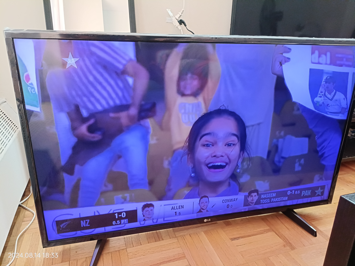 LG 43" Smart TV - photo 4