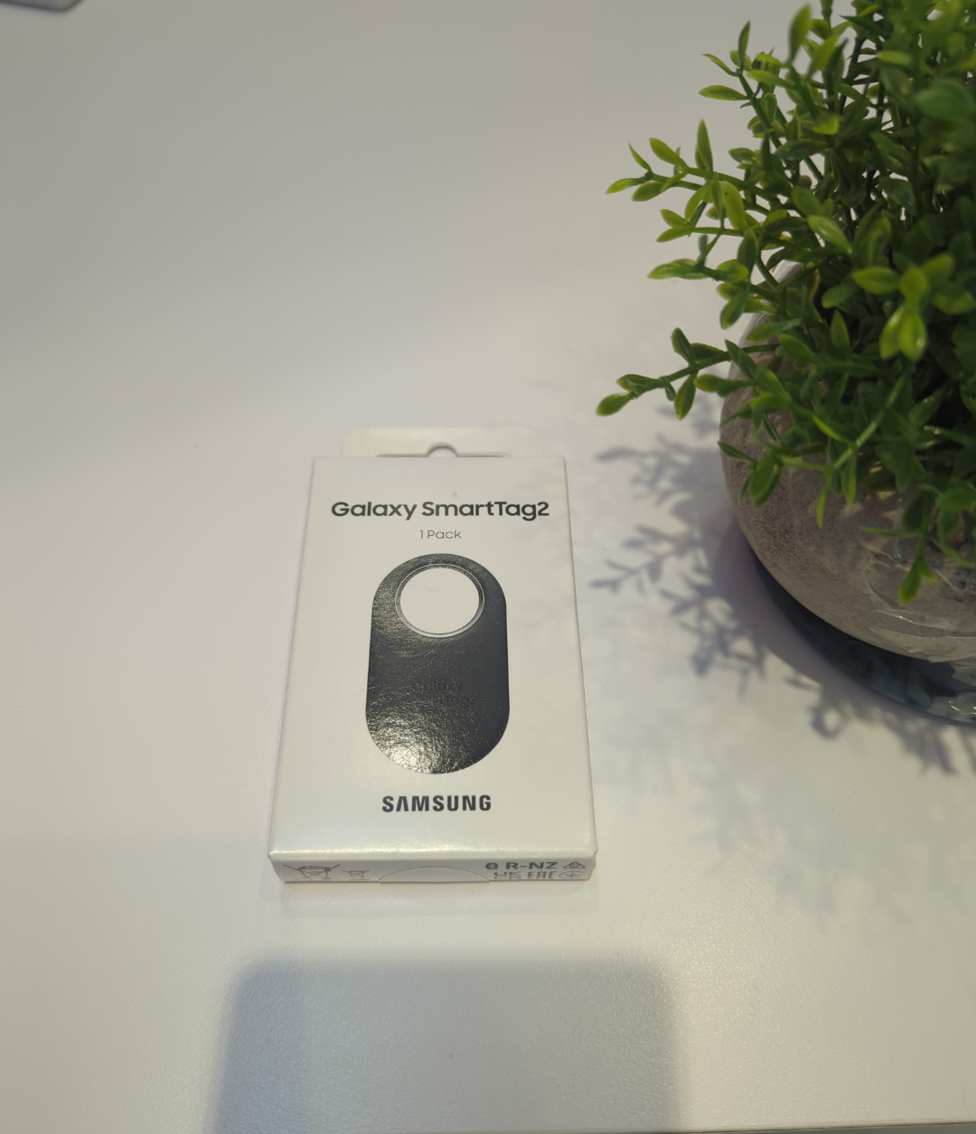 BNIB Samsung Smart tag 2