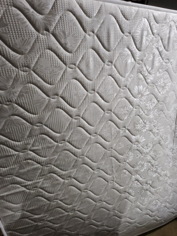 queen foam thumbnail