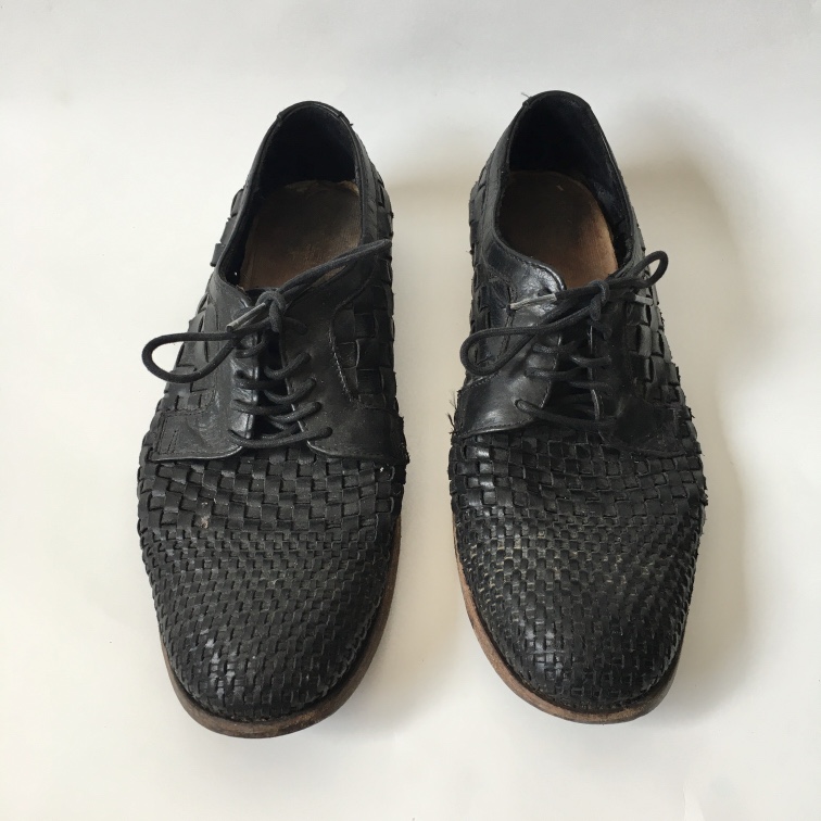 FRYE COMPANY MEN’S “MANNY” WOVEN OXFORDS - SIZE 9.5 thumbnail