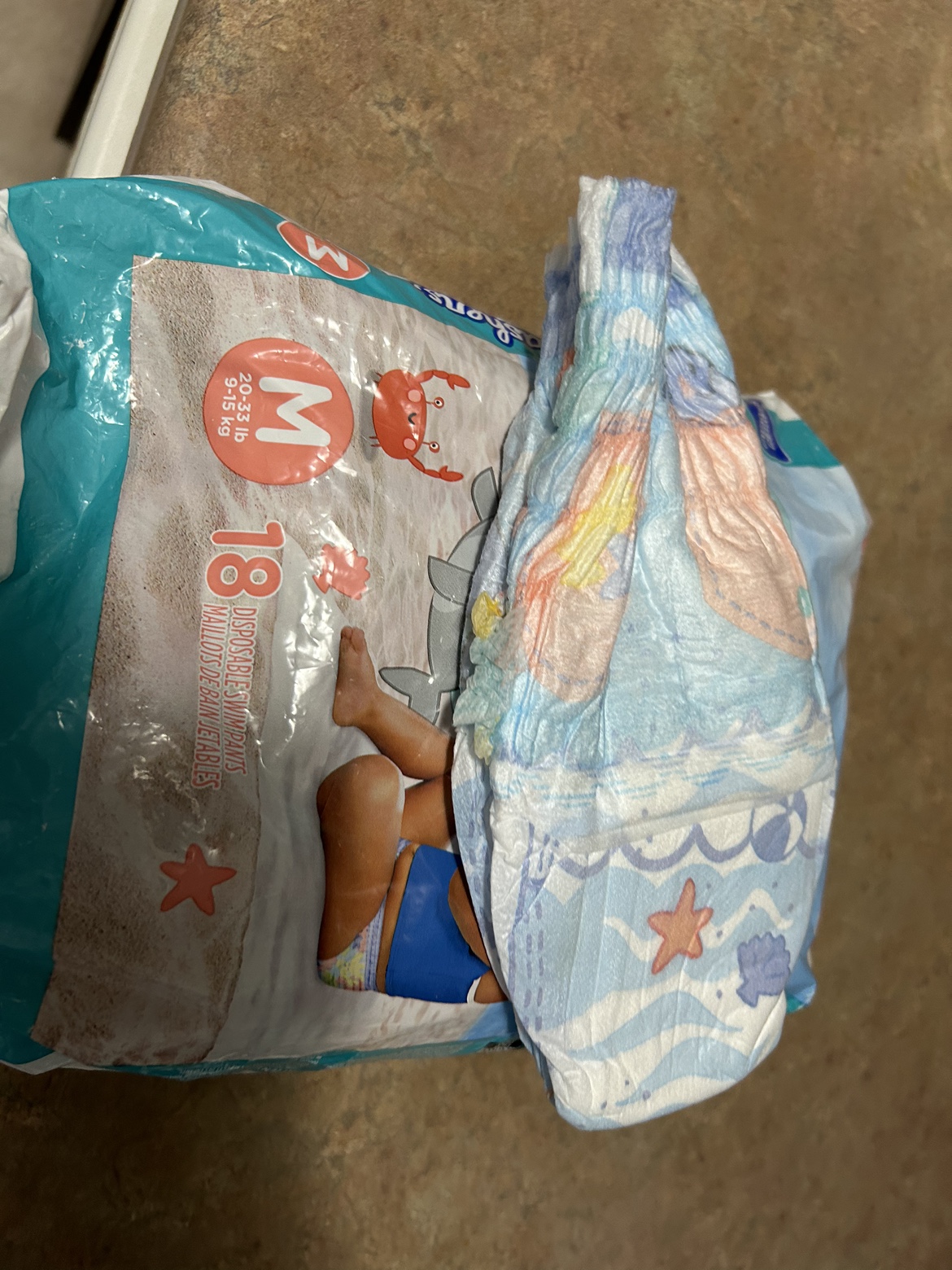 Swimming diapers
