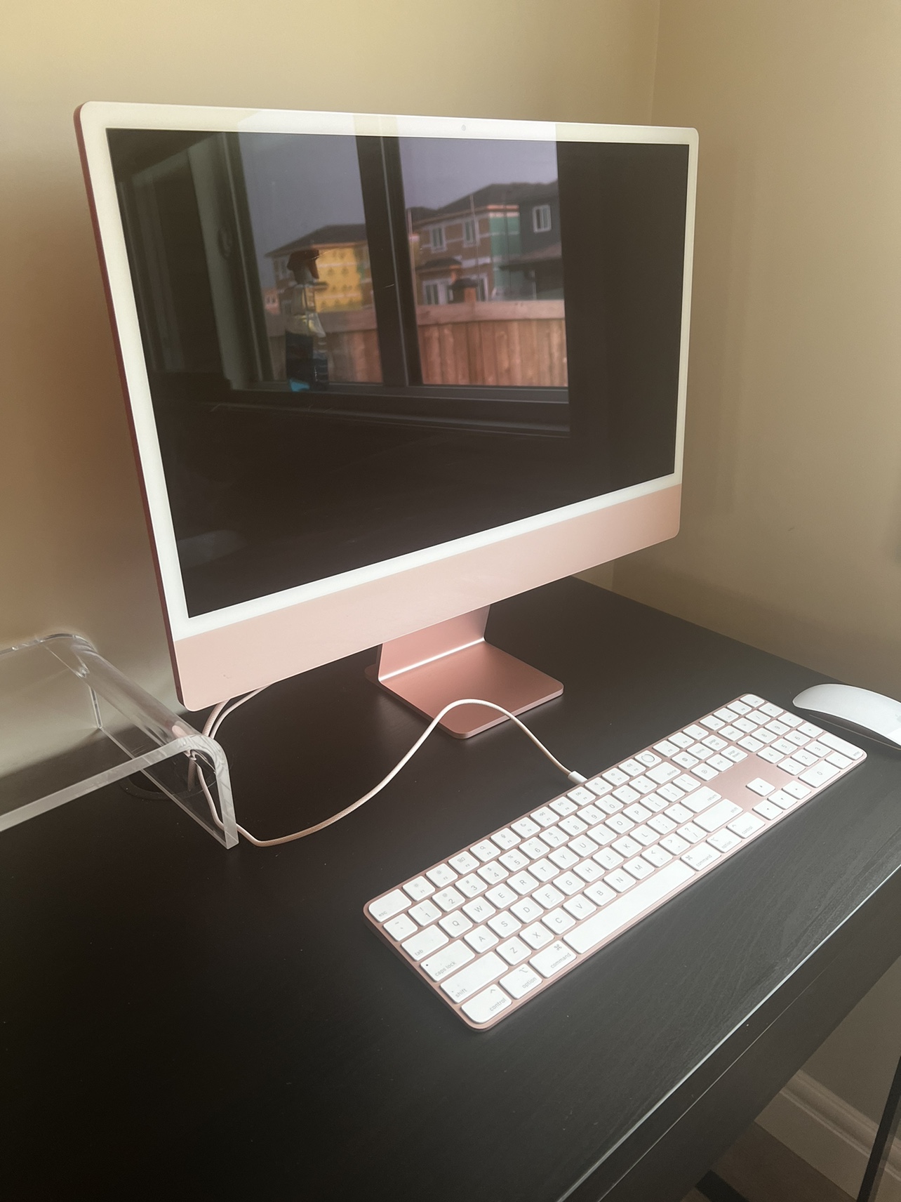24 inch Pink iMac with 4.5 Retina Display 2022