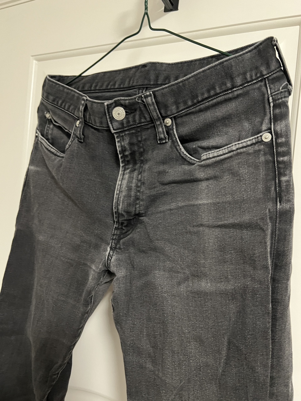 GU (a sister brand of UNIQLO) Extra Stretch Black Jeans image indicator(4)