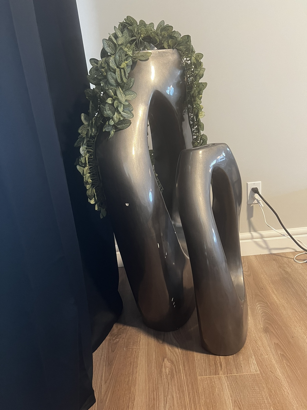 2 Piece Flower Vases - photo 2