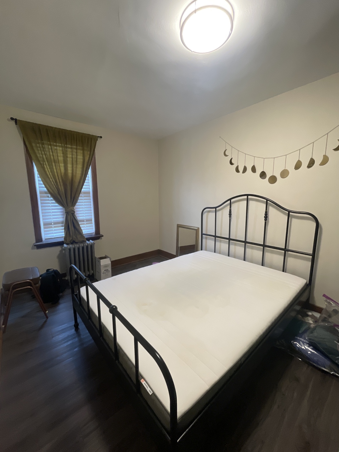 Black Metal queeen Bed Frame and mattress
