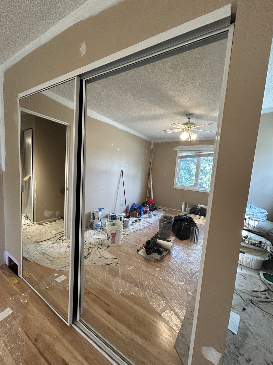 2 Mirrored Closet Doors image indicator(2)