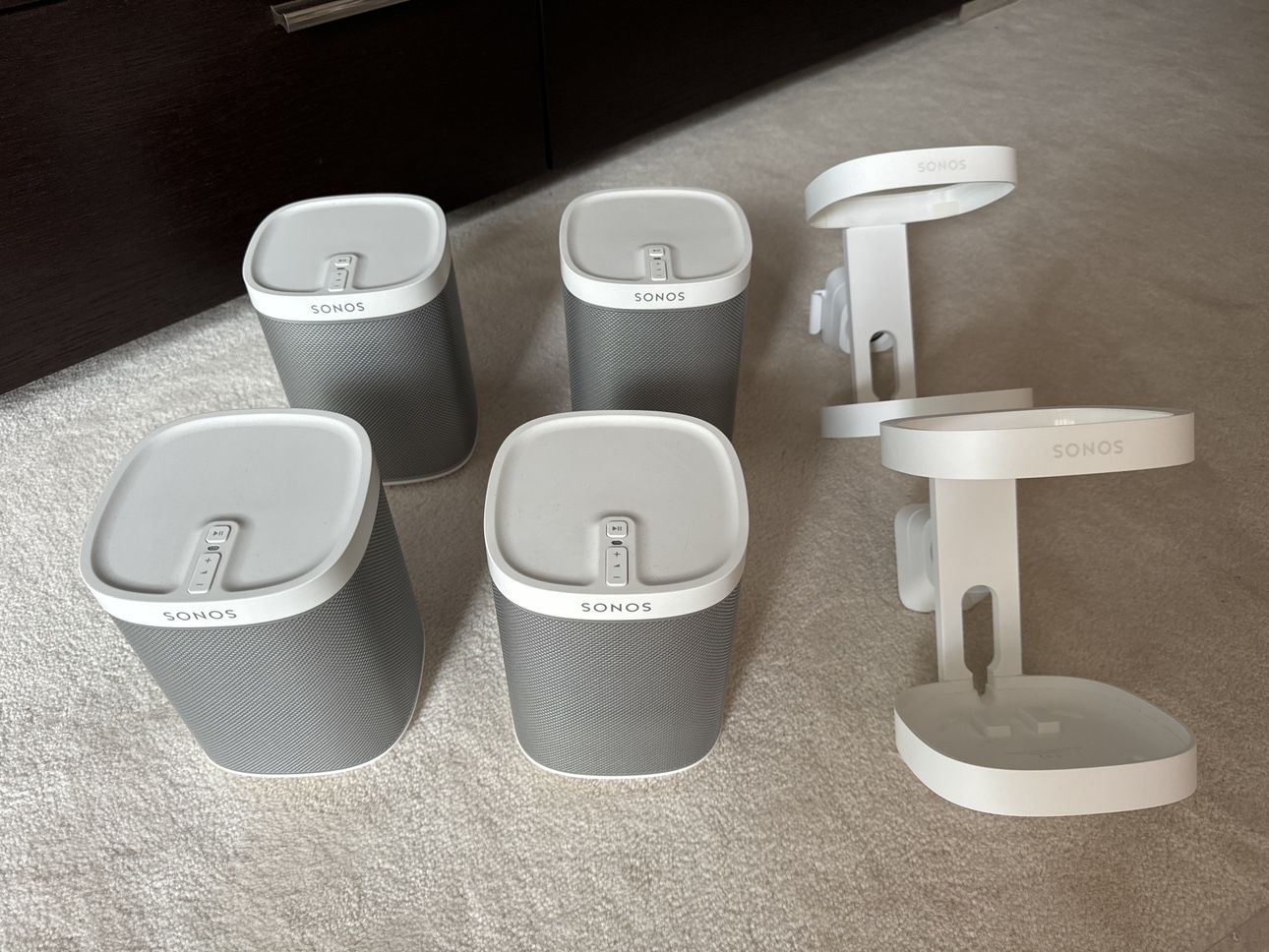 SONOS Play:1 Speakers and Wall Mounts