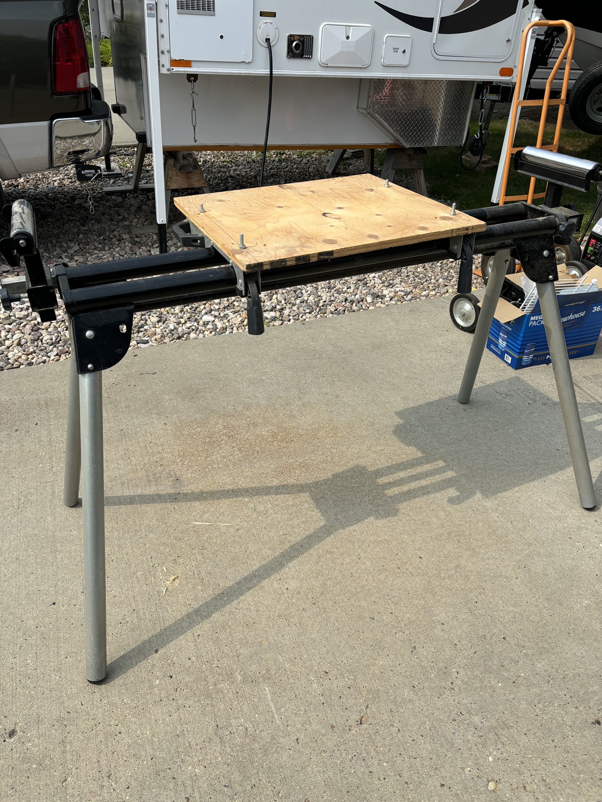 Mitre saw stand