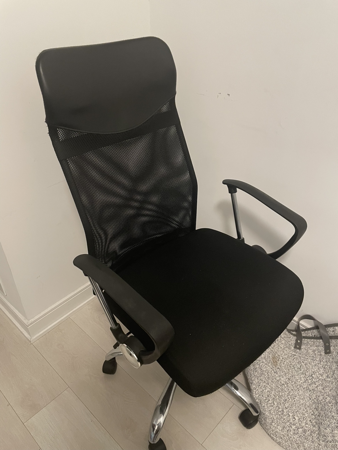 Black Mesh Office Chair - photo 3
