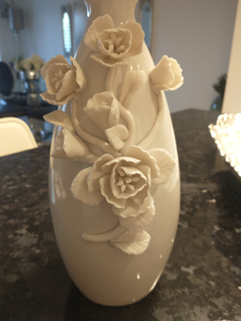 White Ceramic Vase with Flowers image indicator(2)