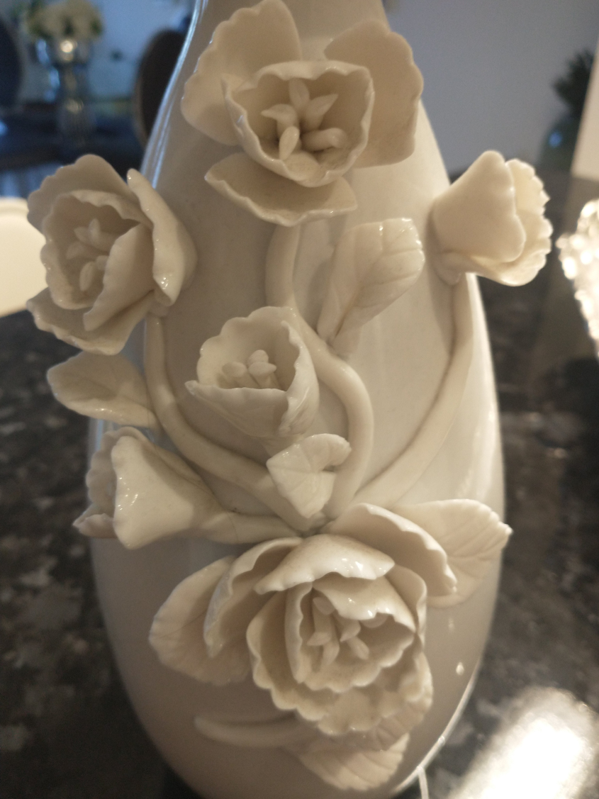 White Ceramic Vase with Flowers image indicator(3)