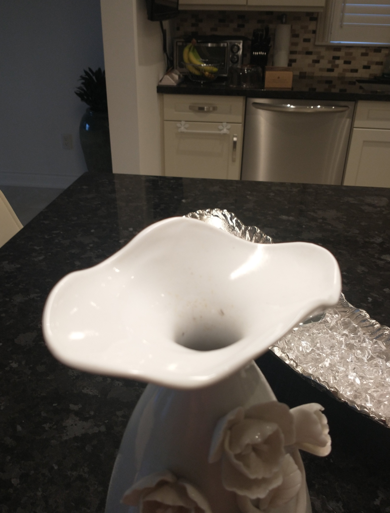 White Ceramic Vase with Flowers image indicator(4)