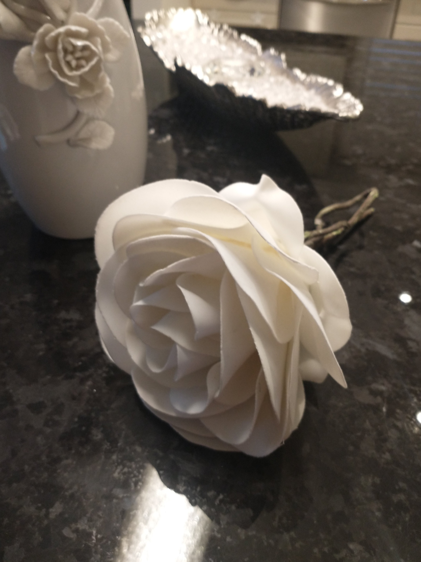 White Ceramic Vase with Flowers image indicator(7)