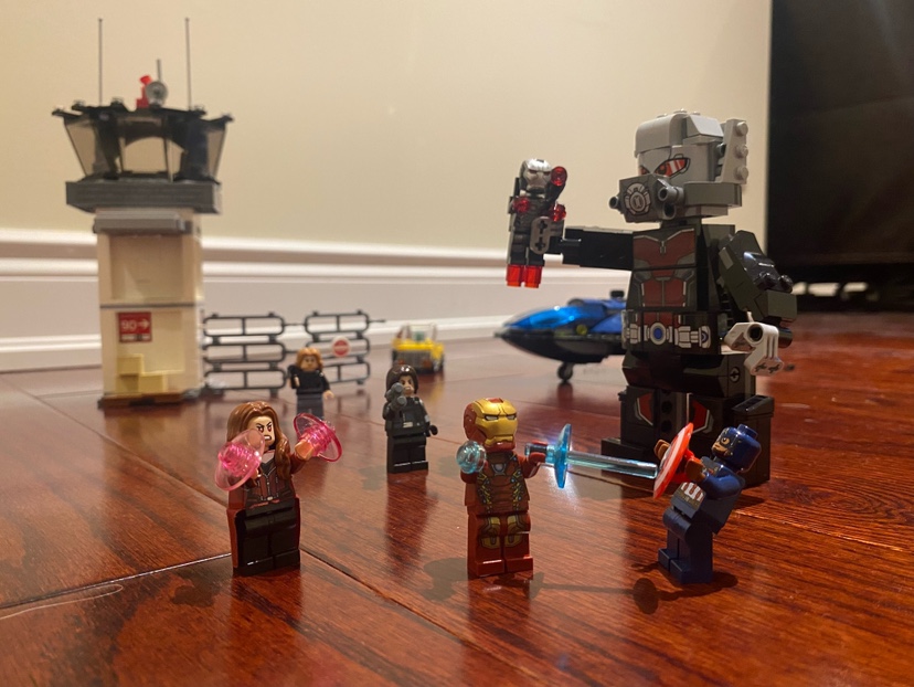 LEGO Avengers Civil War Airport Scene - photo 4