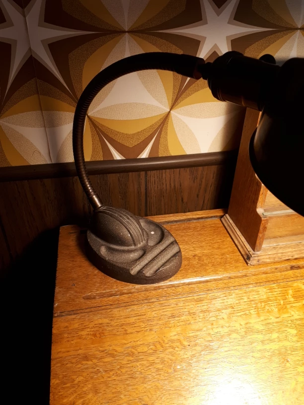 Antique Banker's Standing Desk & Art Deco Lamp - photo 4