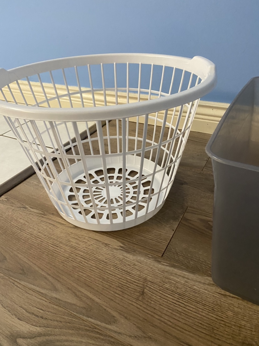 2 Laundry basket damp & dry ( Both $2) pick before 29th - photo 2