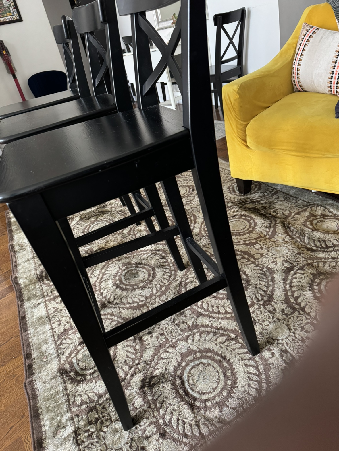 Black Bar Stools wi the back rest set of 3 - photo 3