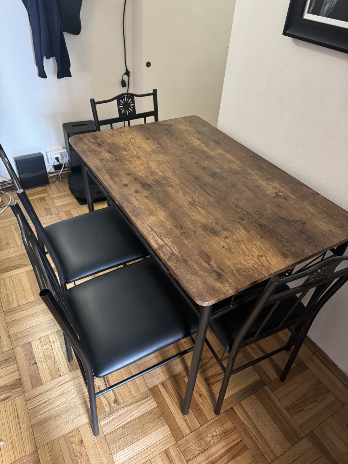 Table and Chairs - photo 2