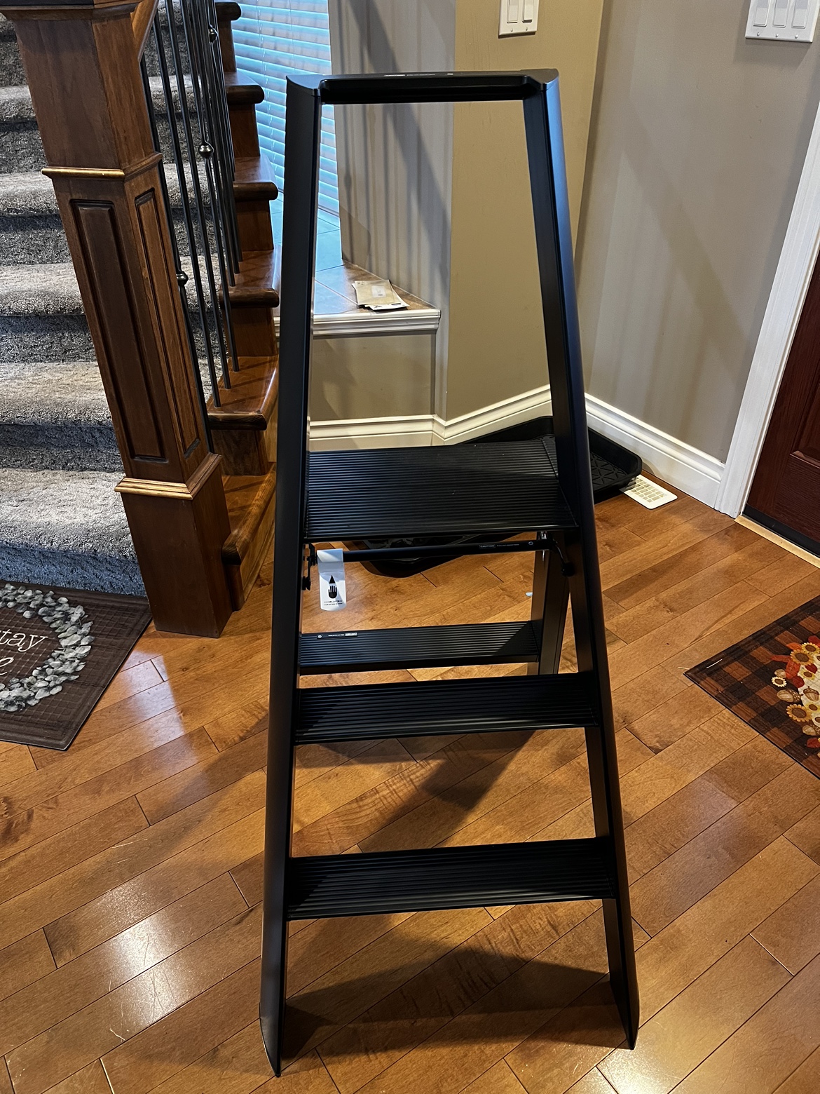 Lucano Hasegawa 3-Step Ladder image indicator(3)