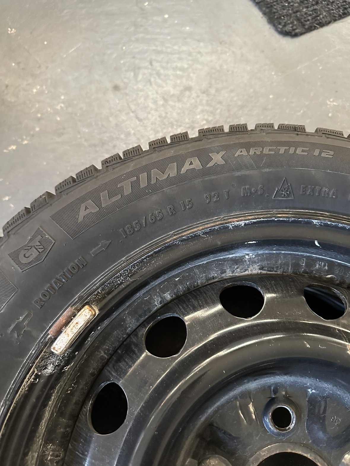 Hyundai Venue Winter Tires Set - Altimax Arctic 12 - 185/65 R 15 image indicator(3)