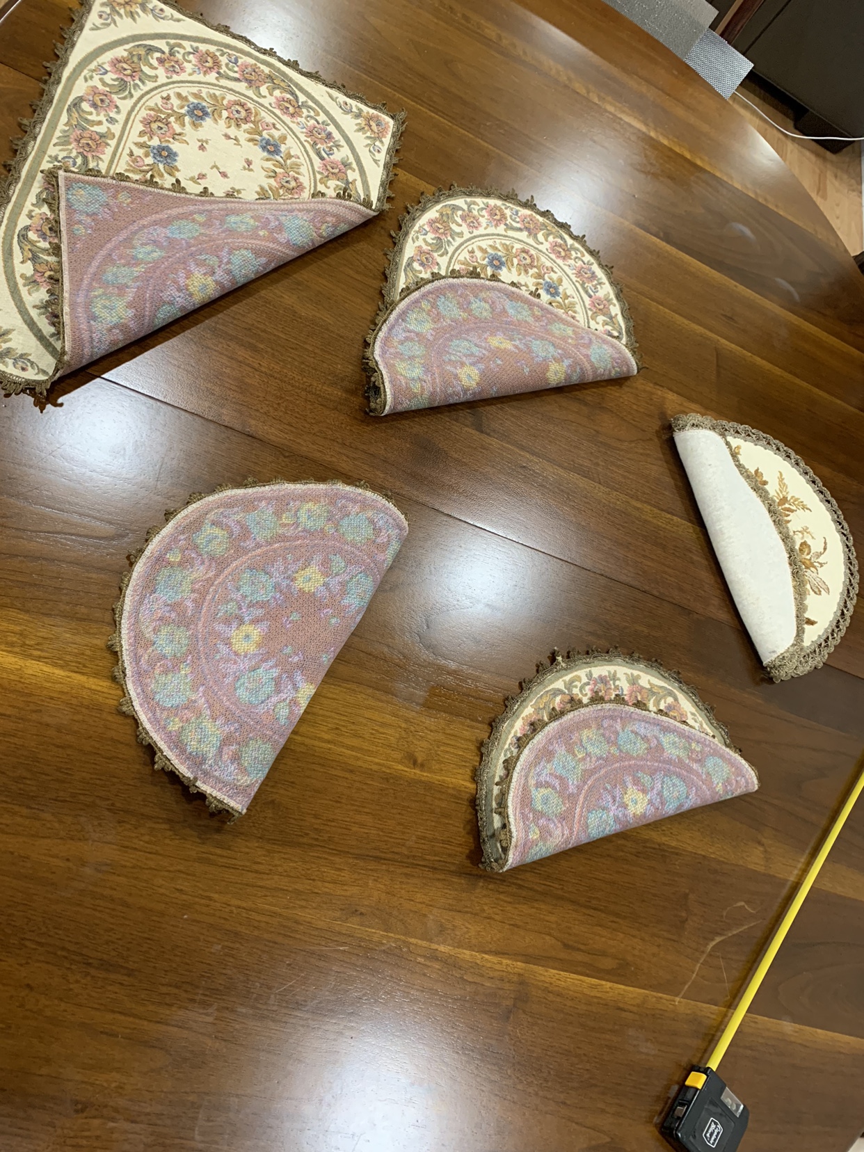 Set of 5 Belgium Doilies image indicator(8)