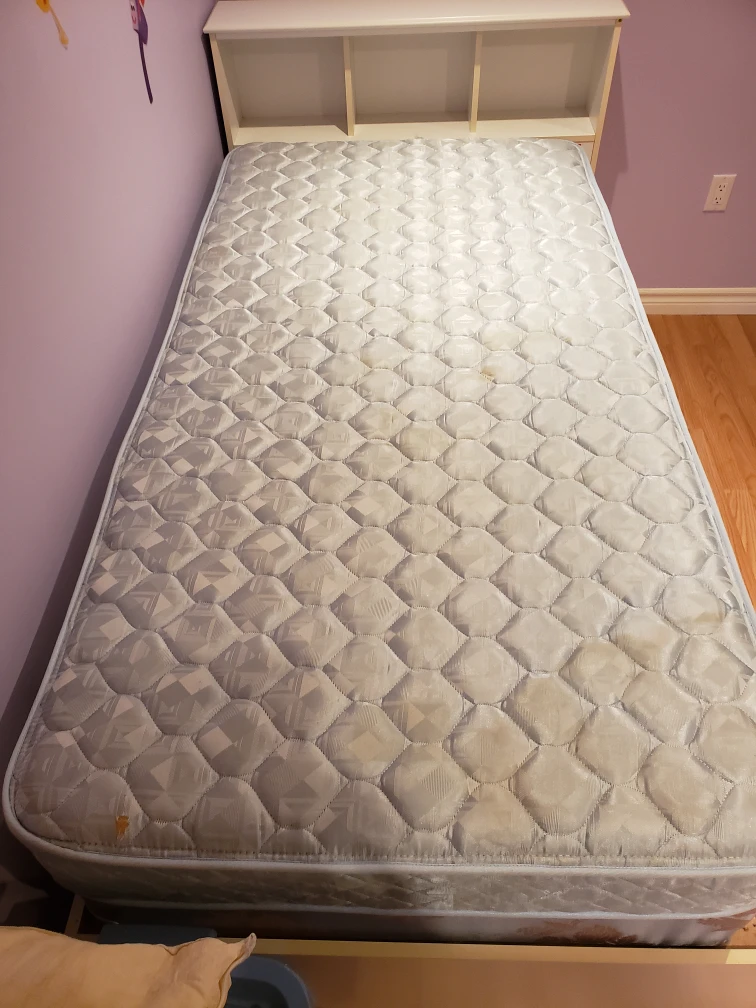 Twin mattress & spring box - photo 4