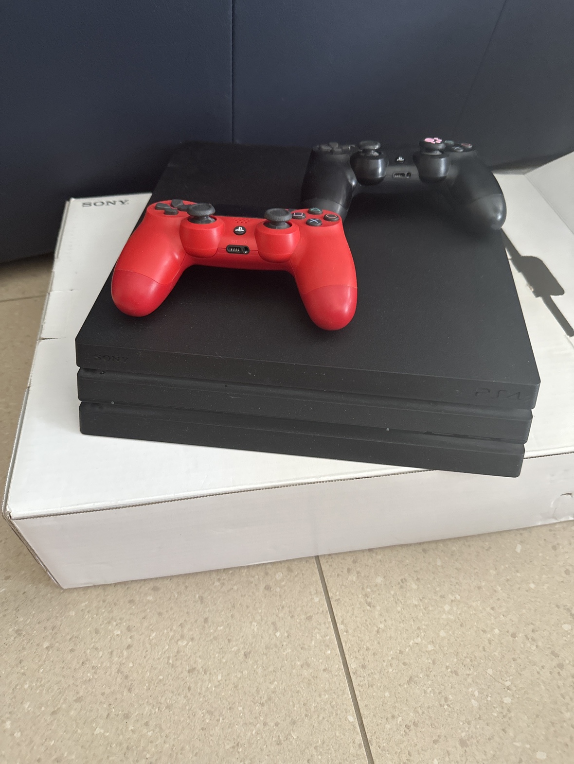 ps4 pro 1tb comes with 2 controller and free games