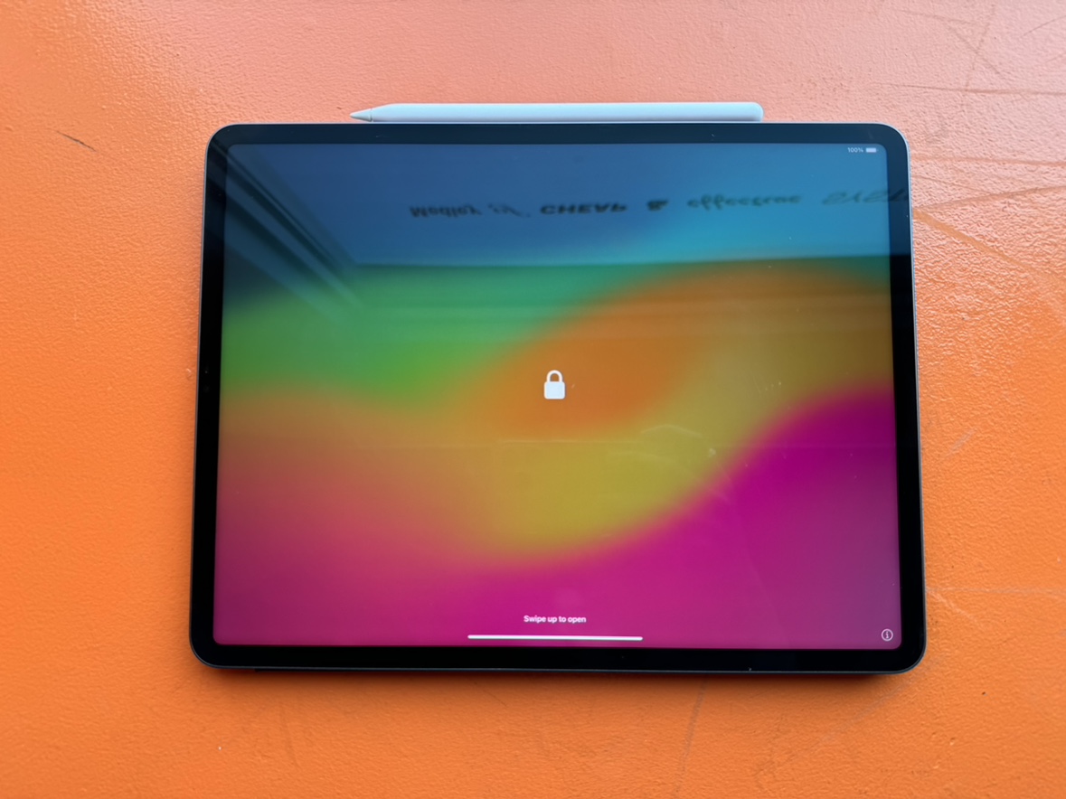 iPad Pro 5th gen 12.9 inch (with apple pencil and keyboard case) - photo 2