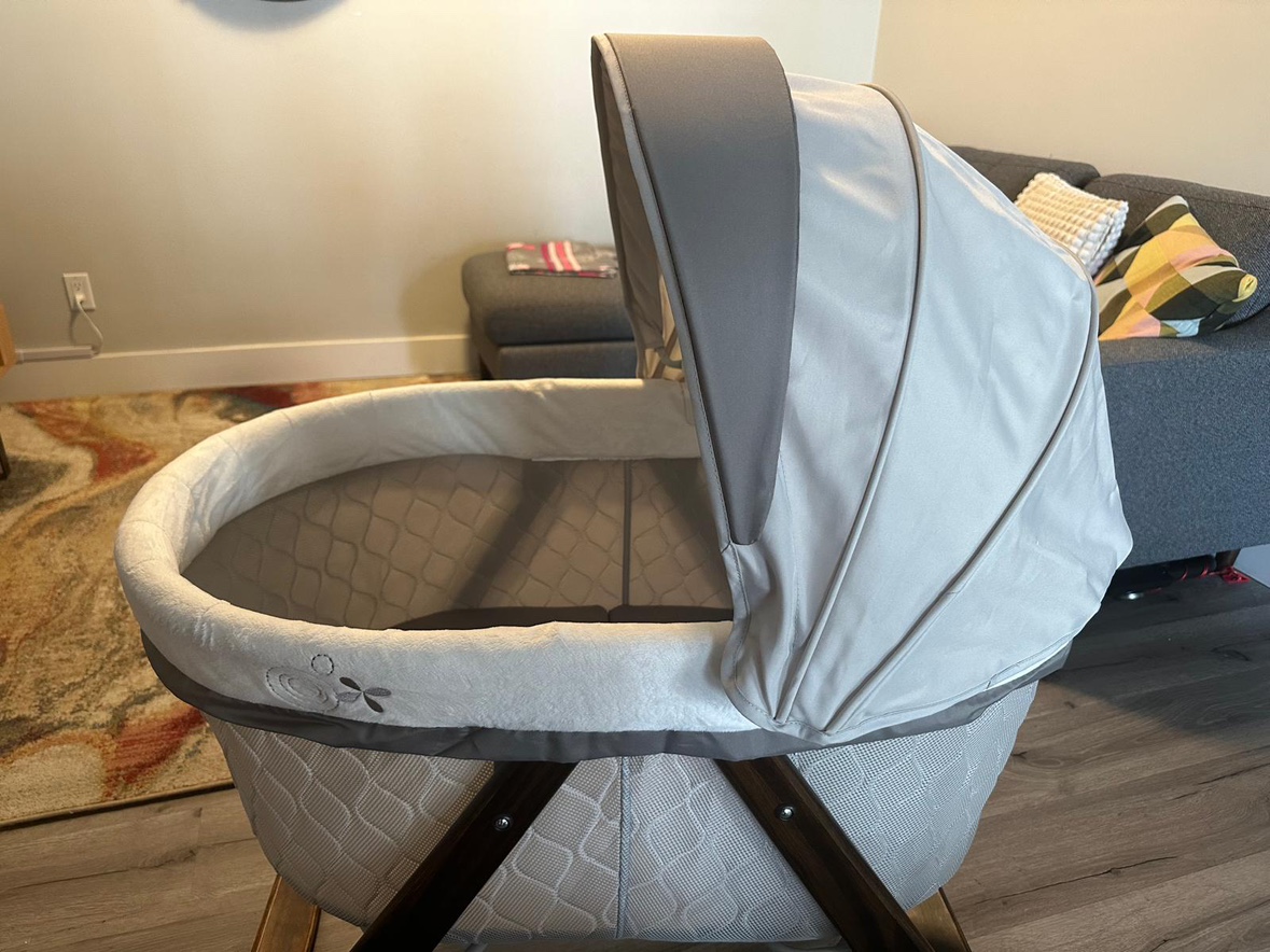Ingenuity FoldAway Rocking Wood Bassinet - photo 2