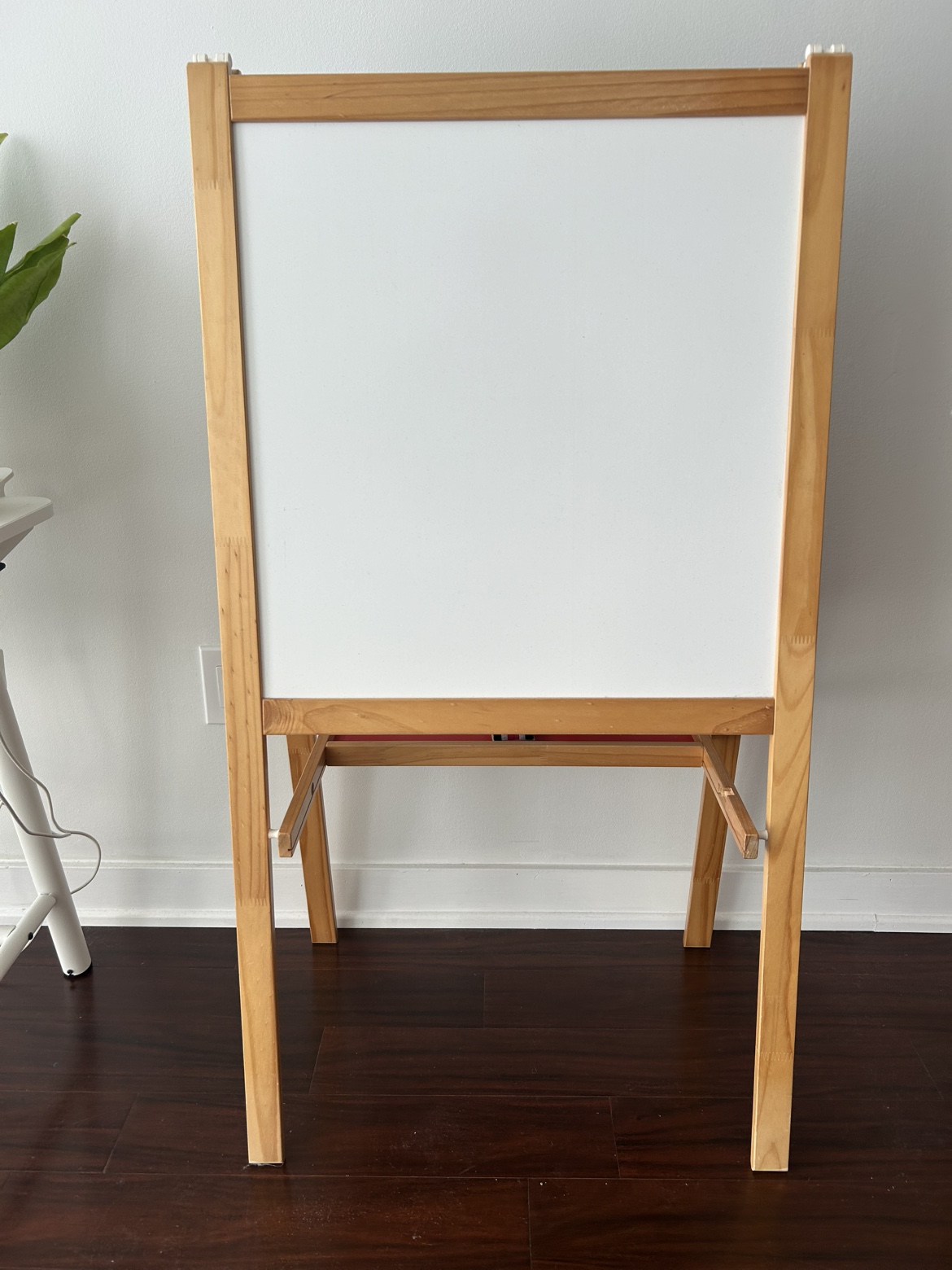 Double Sided Chalkboard and Whiteboard Easel image indicator(2)