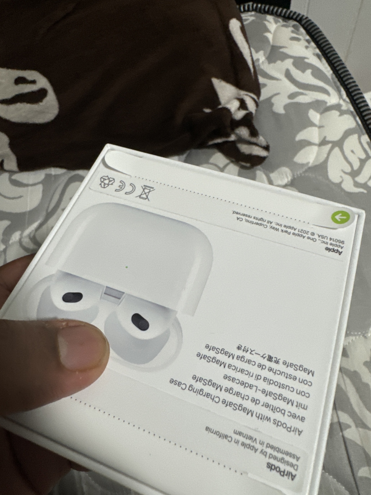SEALED Apple AirPods 3 with MagSafe Charging Case - photo 4
