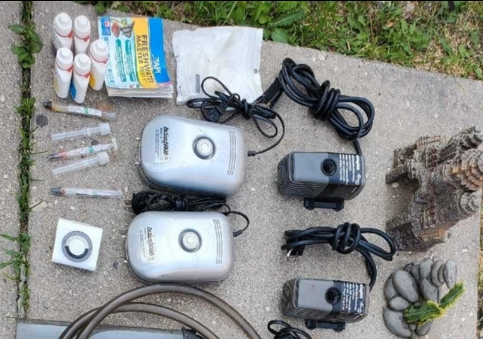 Assorted Aquarium accessories - photo 2