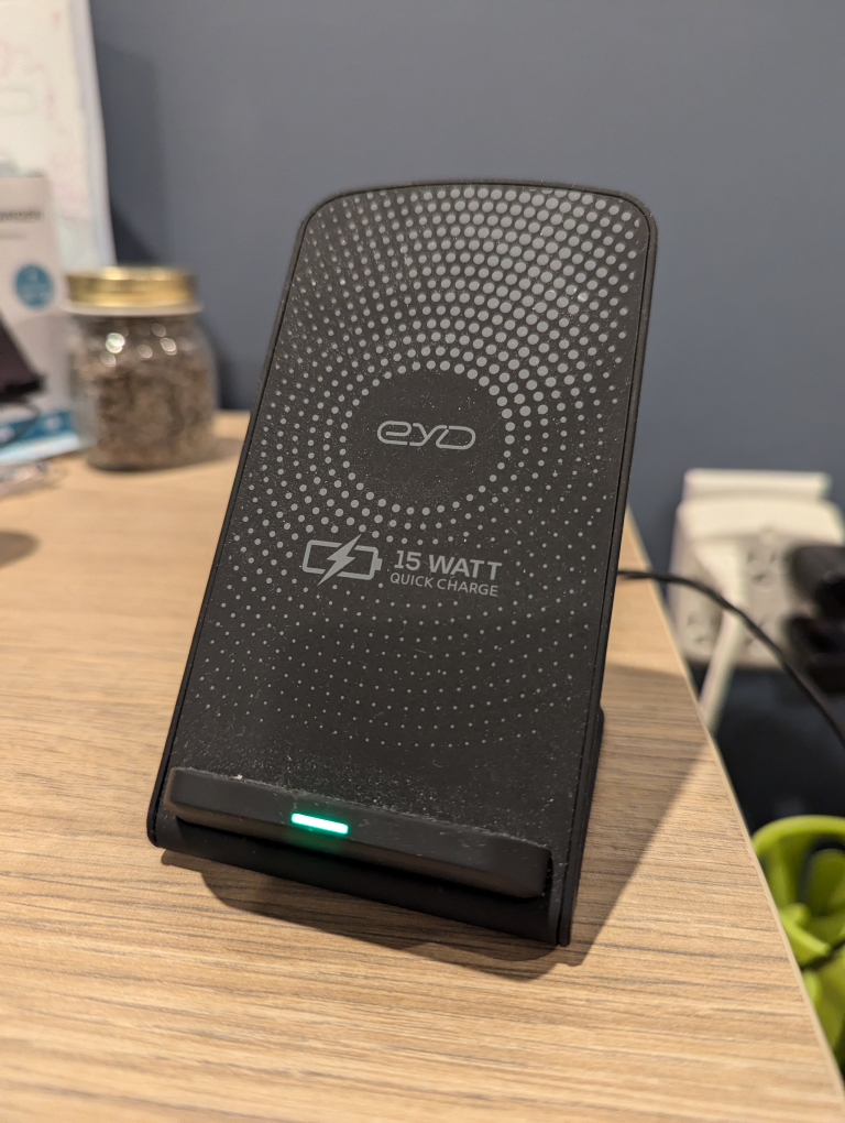 15W Wireless Charger image indicator(2)