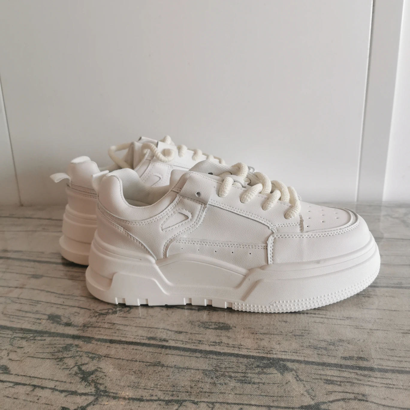 Brand New Leather Sneakers - size 8 image indicator(3)