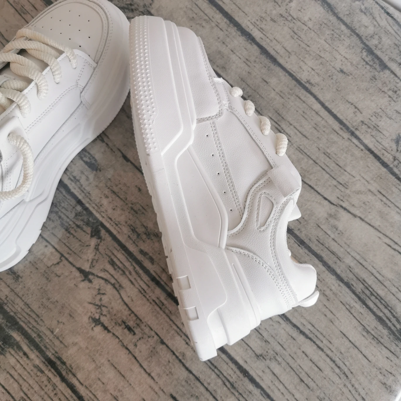 Brand New Leather Sneakers - size 8 image indicator(5)