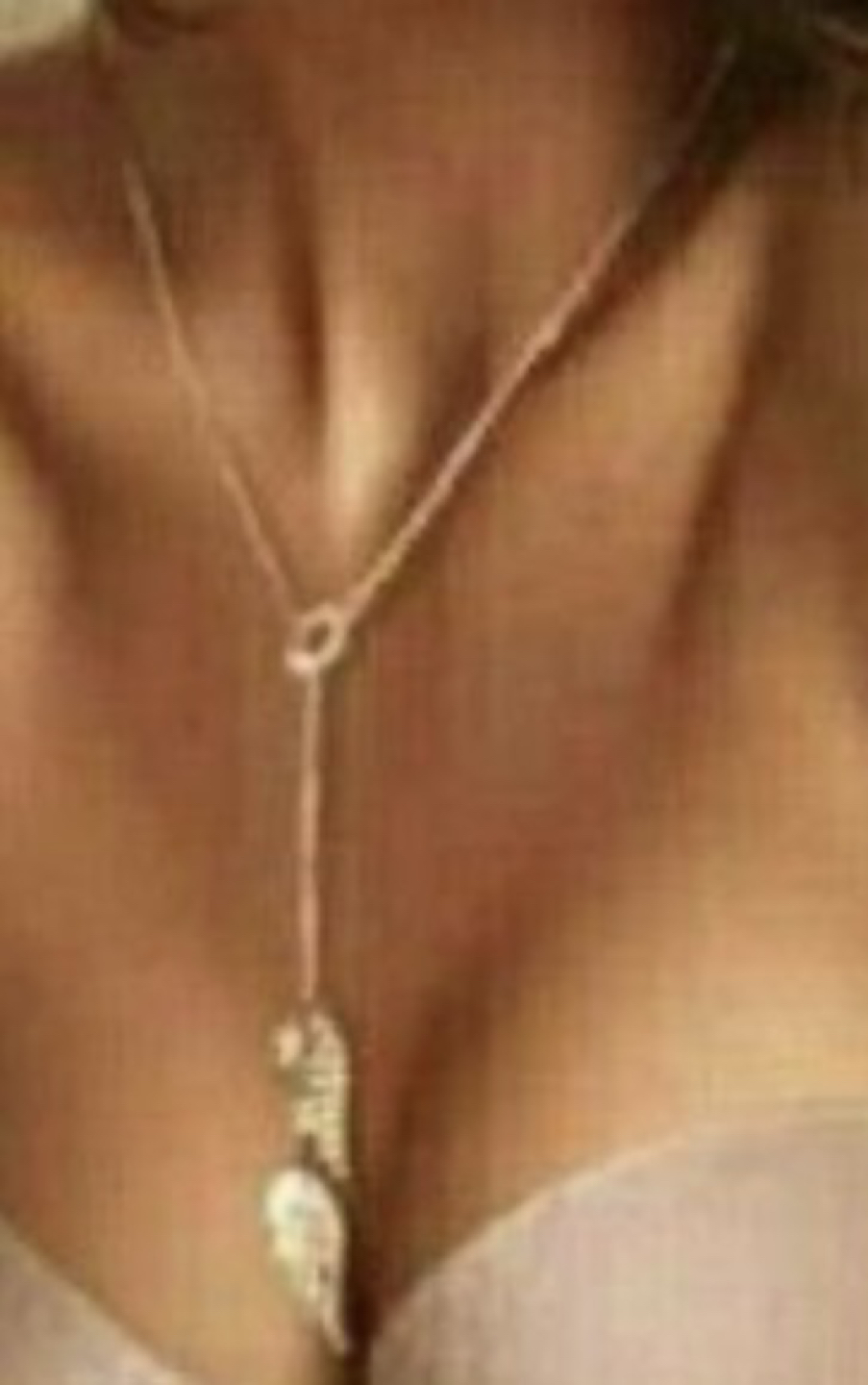 (Rare) Victoria’s  Secret Angel Wings Necklace image indicator(5)