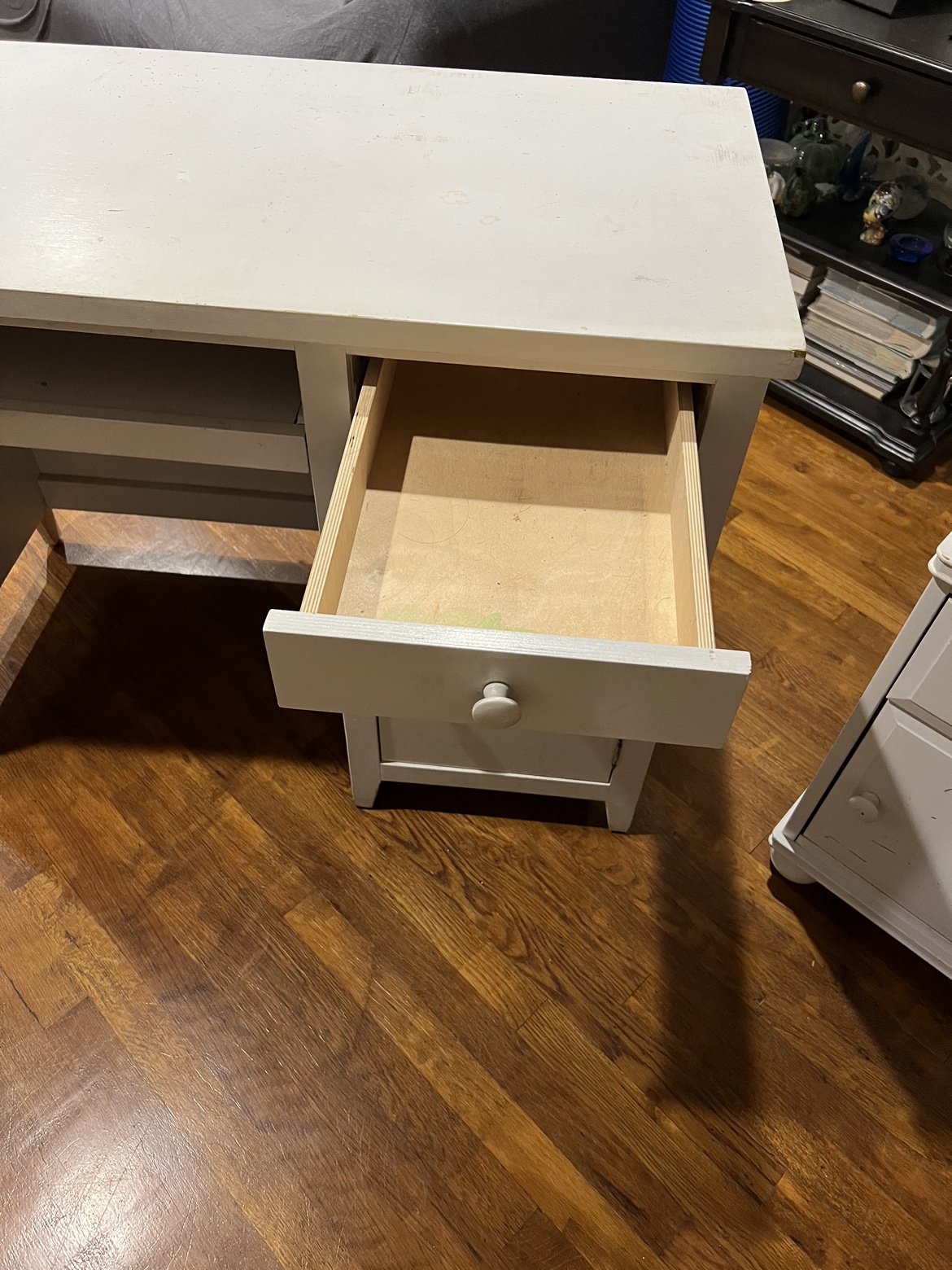 White wooden writing desk - photo 2