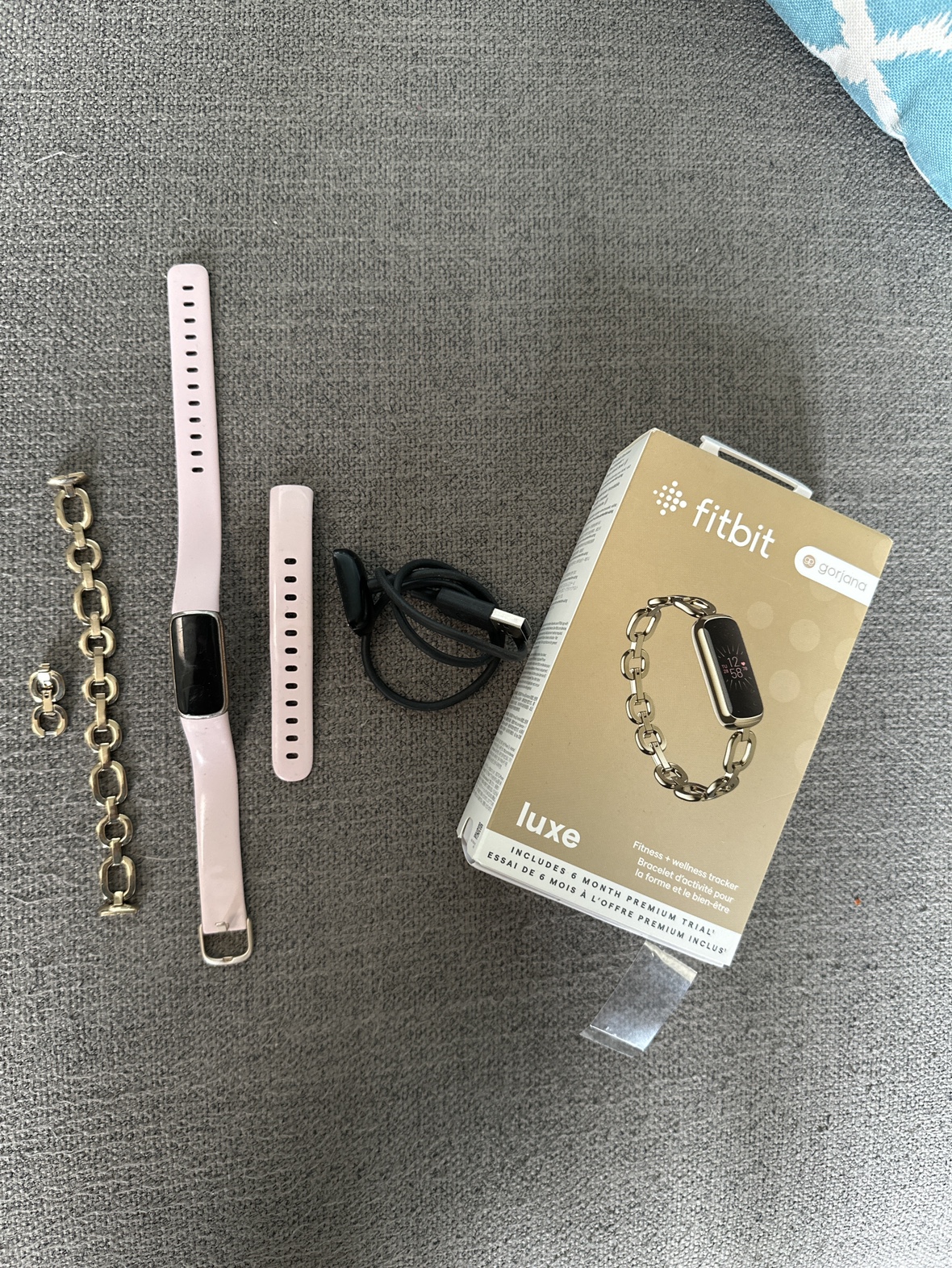Fit Bit Luxe - With Jewellery Band and Sports Band thumbnail