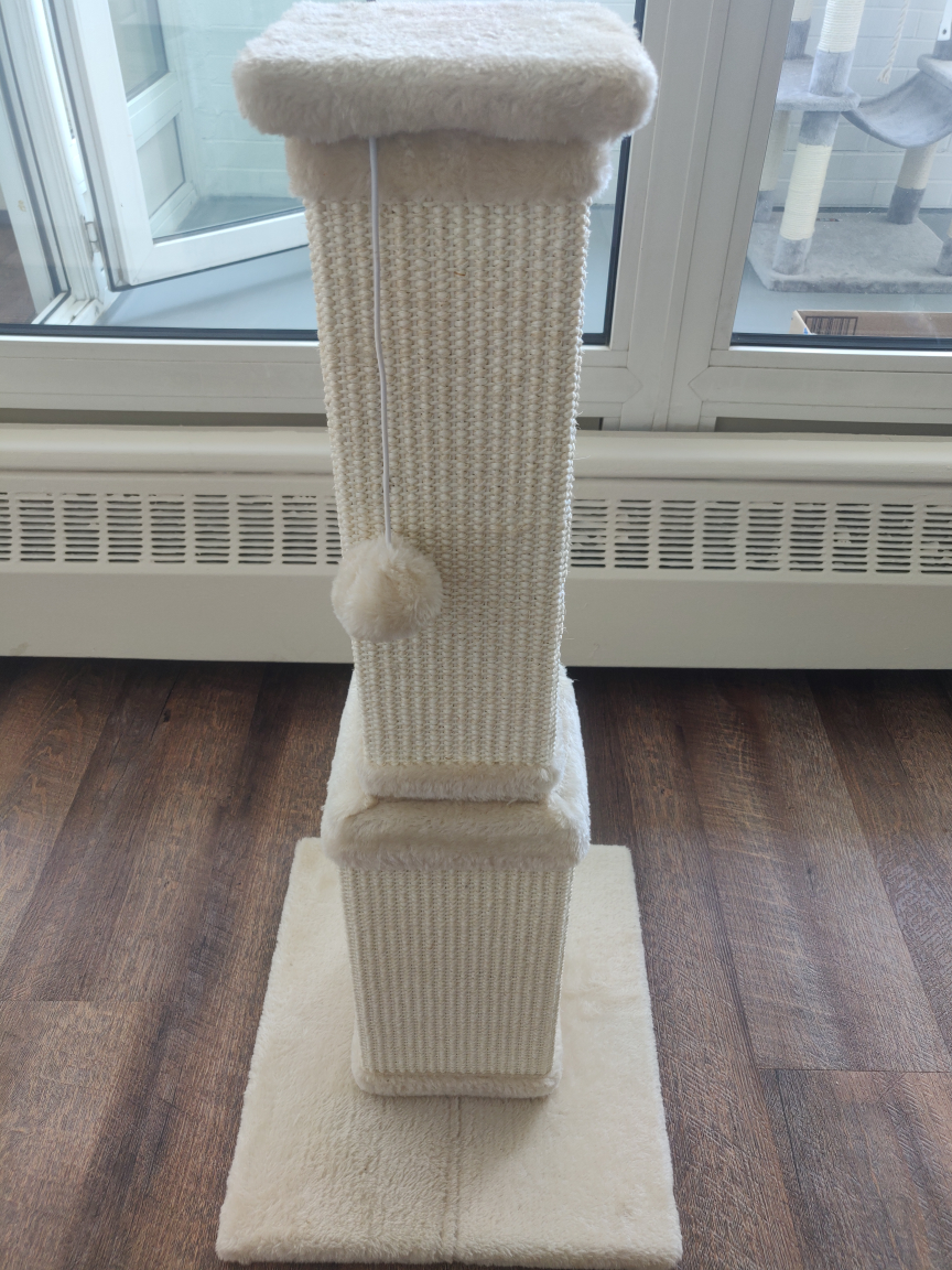 32 inch Cat Scratching Post barely used - photo 5