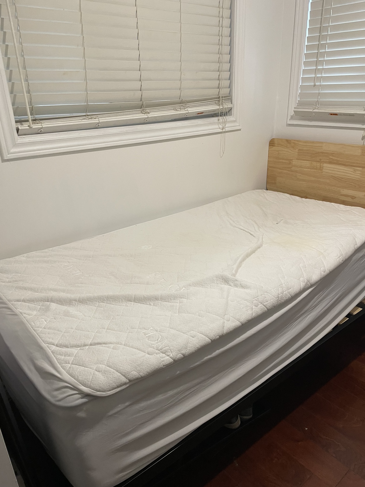 Single Bed Frame with Mattress image indicator(4)