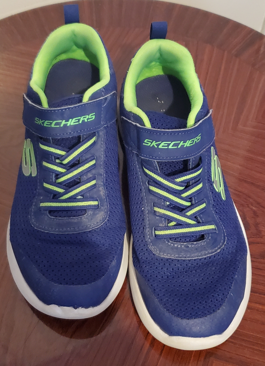 Boy's shoes size 4 thumbnail
