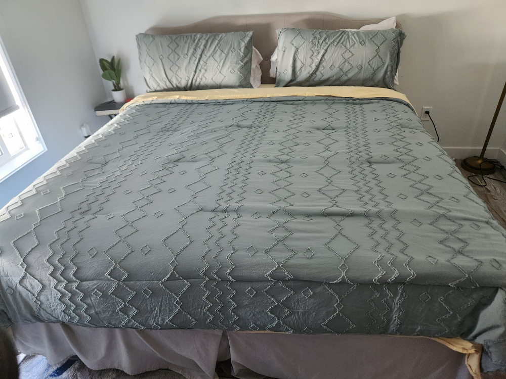 King bed and frame