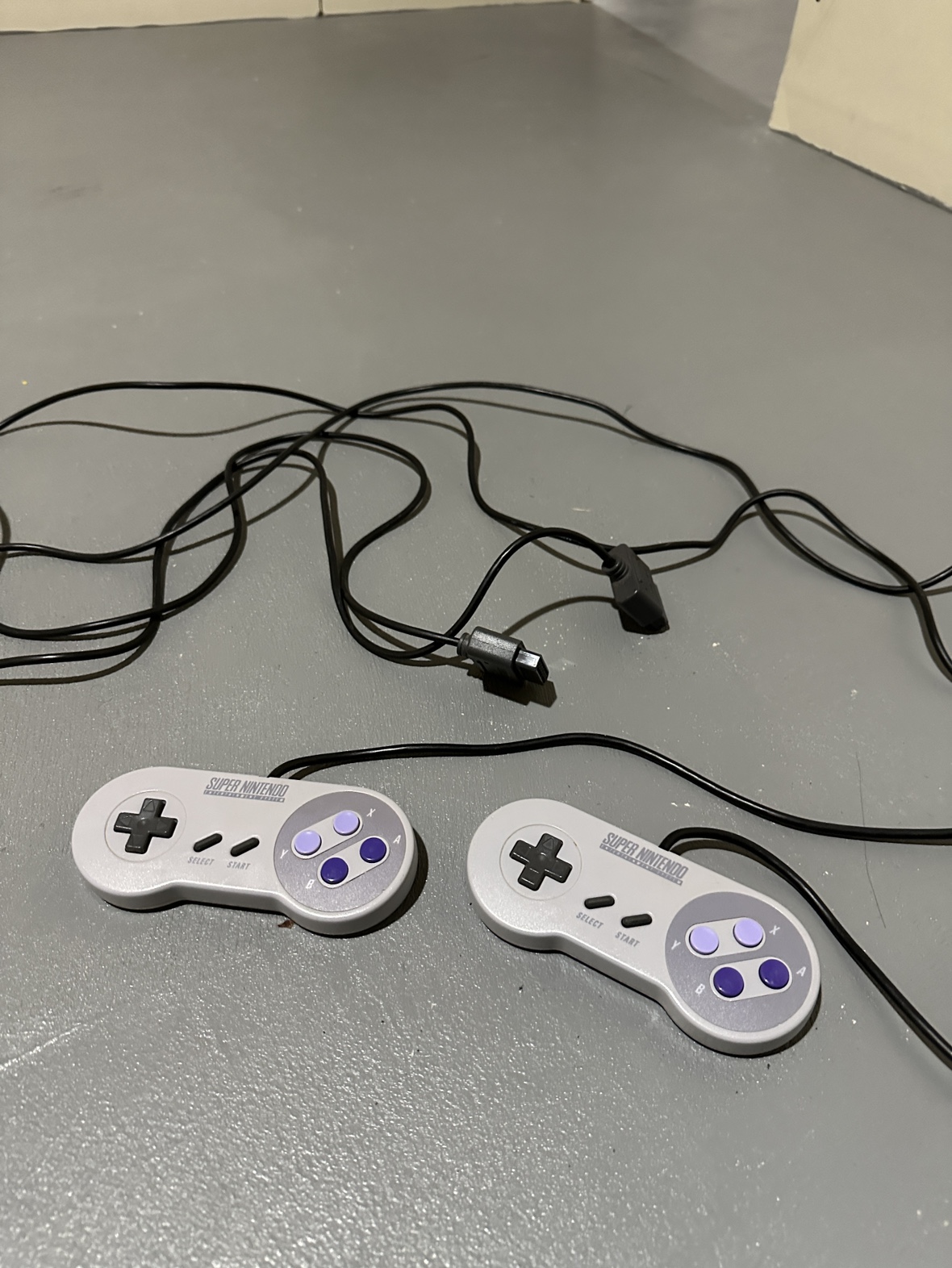 Super Nintendo + Controllers - photo 3