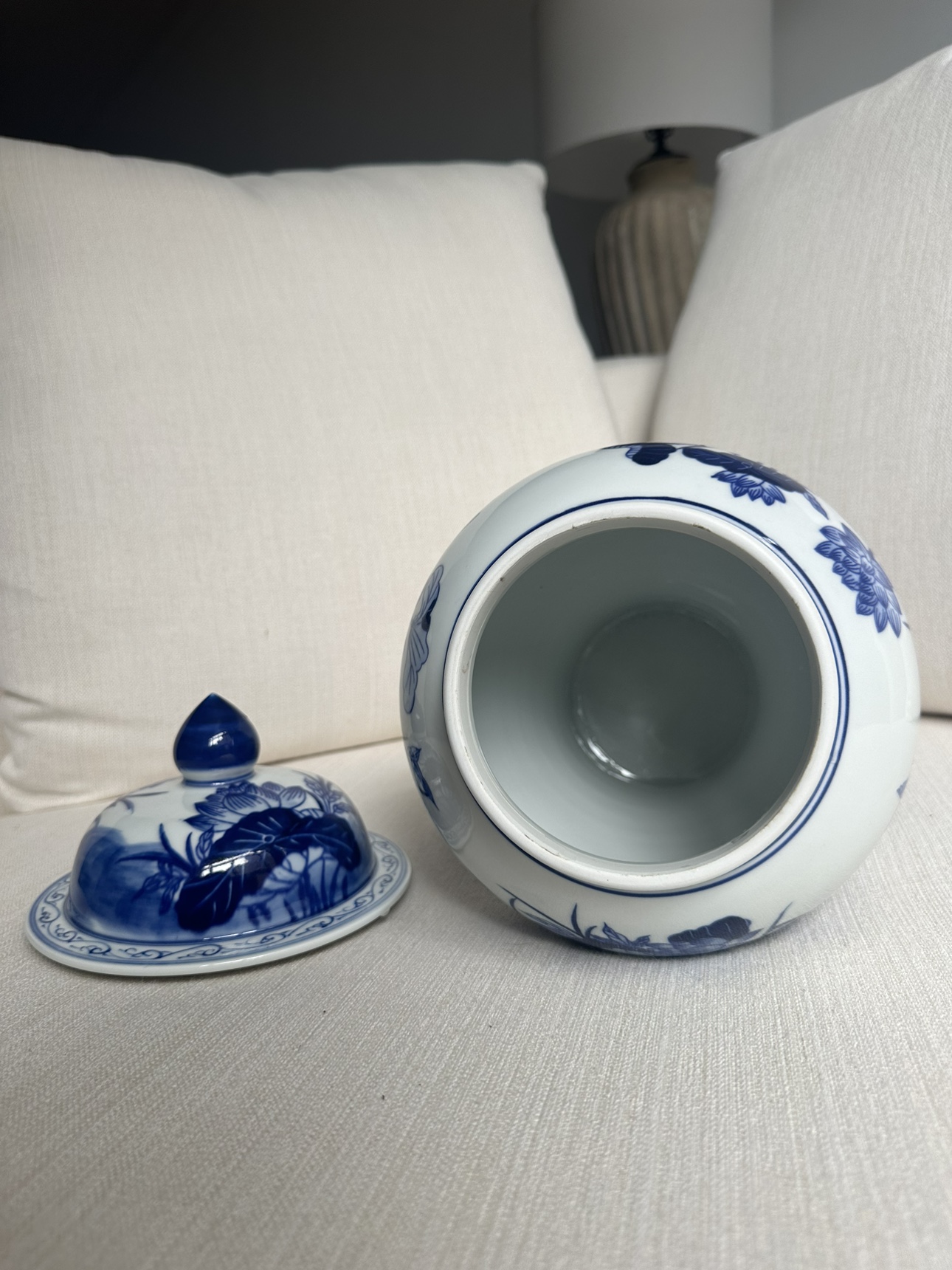 Williams Sonoma Large Blue China Jar image indicator(4)