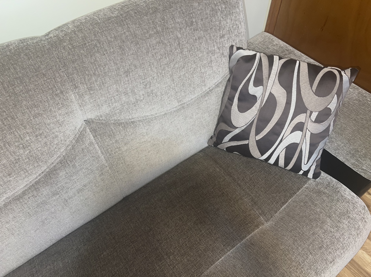 Couch - photo 3