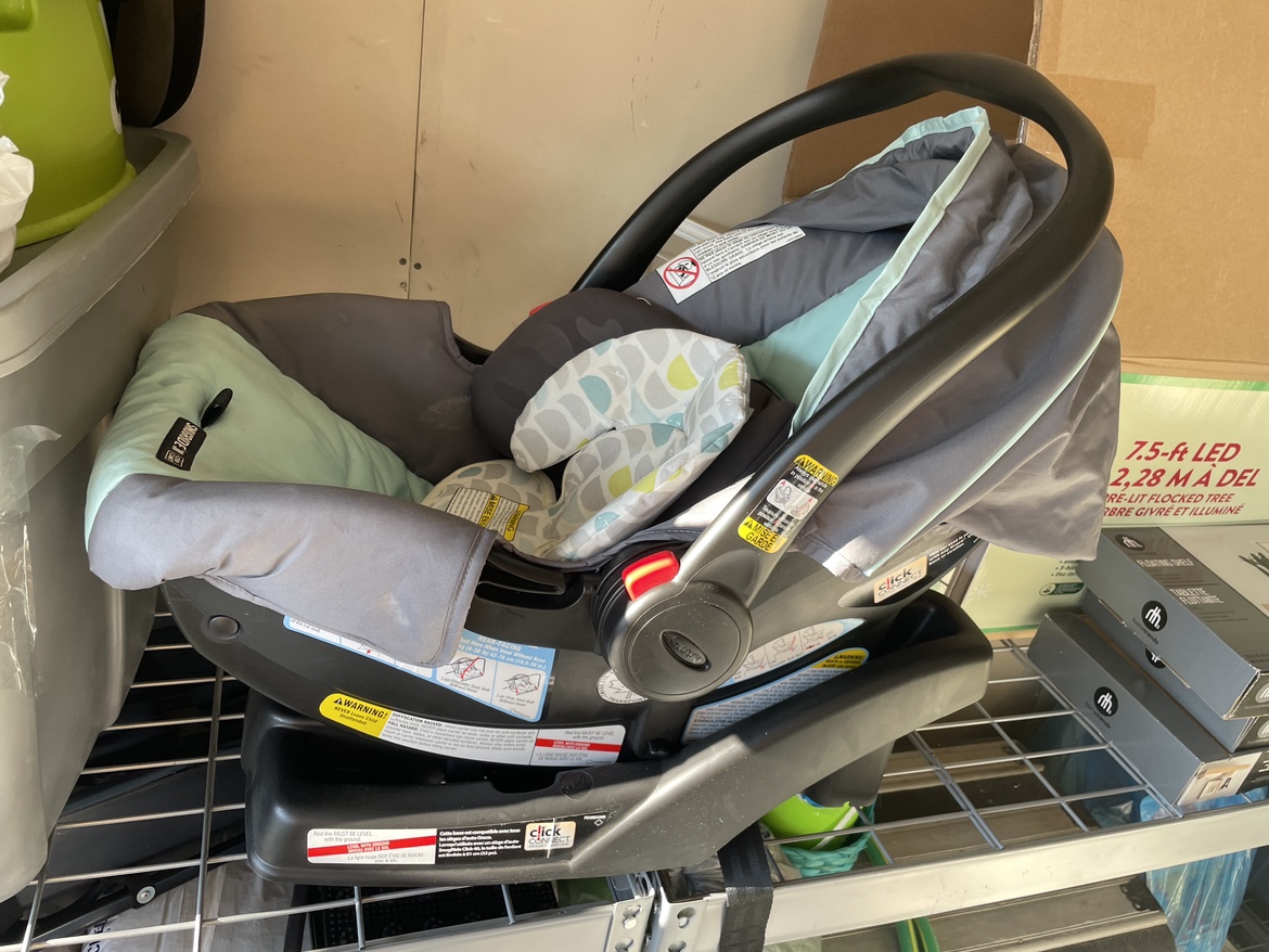 Removable chair seat