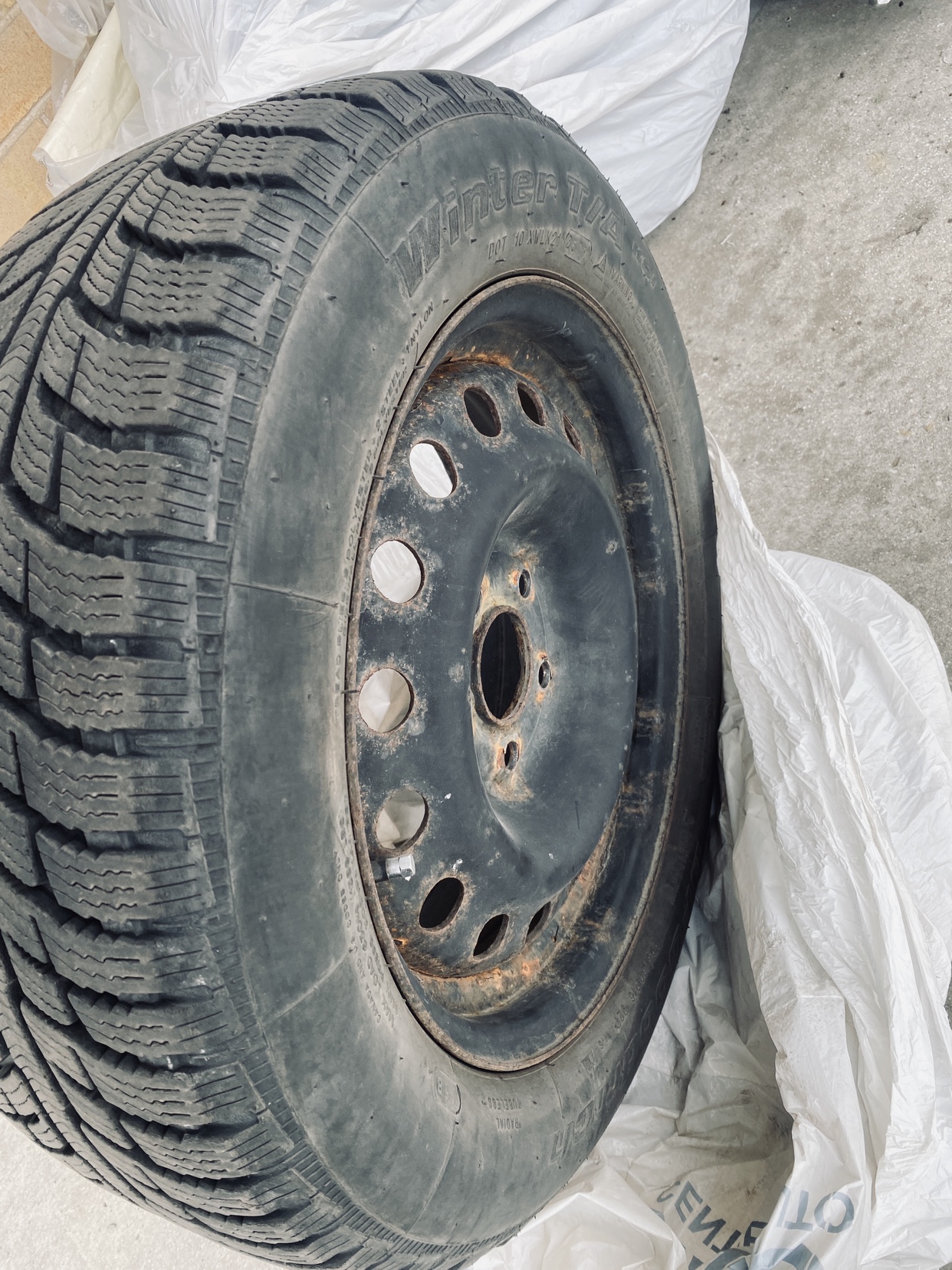 Winter tires - 4 Tires with Rims - Good for three more seasons - photo 2