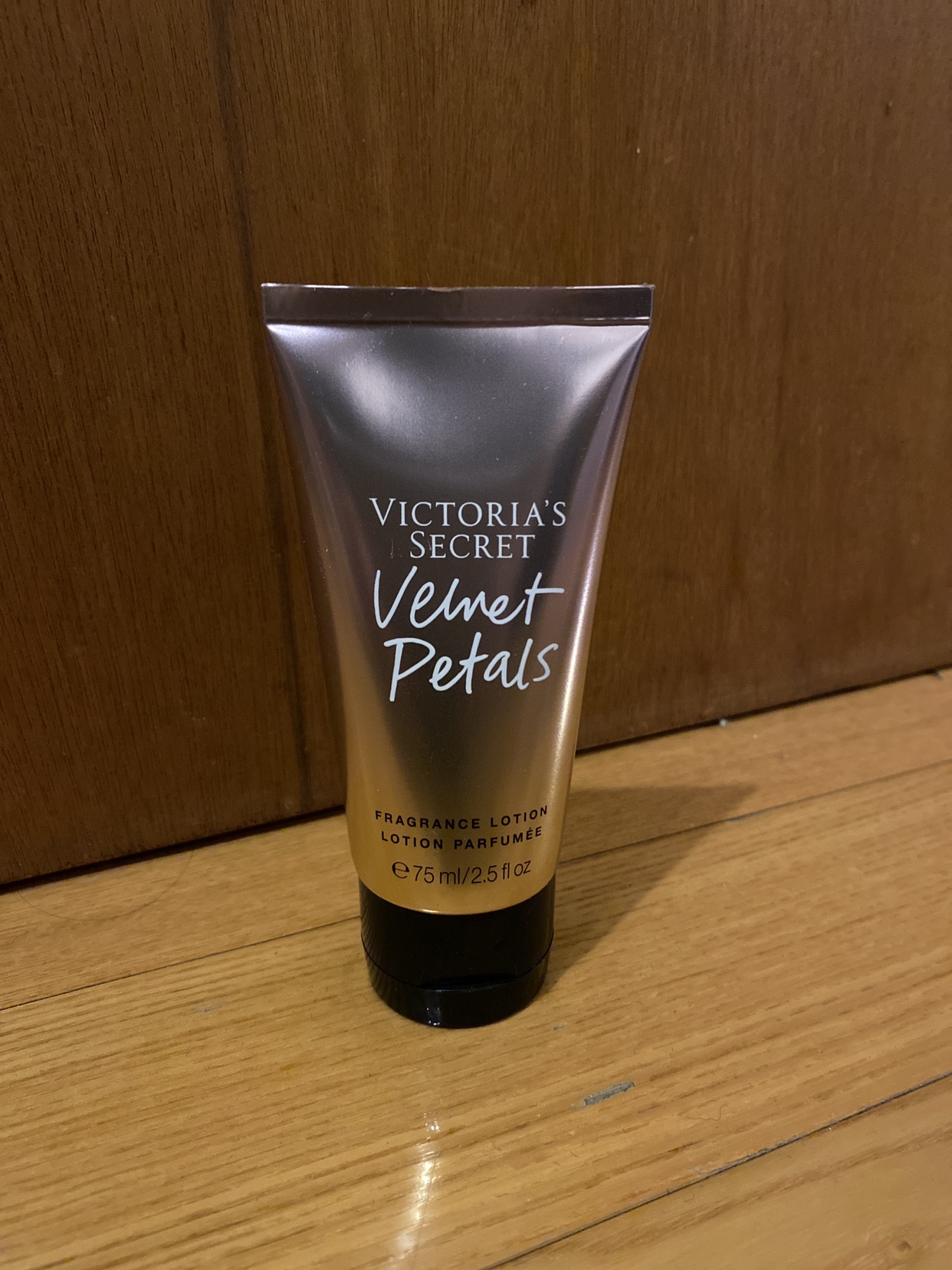 Victoria's Secret Velvet Petals Fragrance Lotion thumbnail