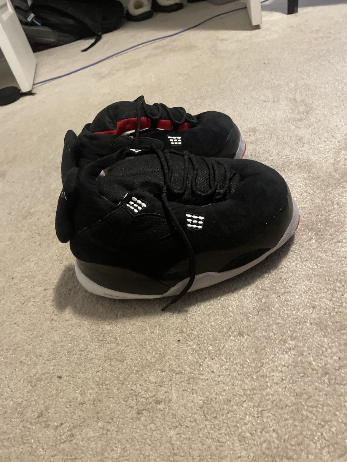 Black and Red Jordan 4 Slippers image indicator(3)