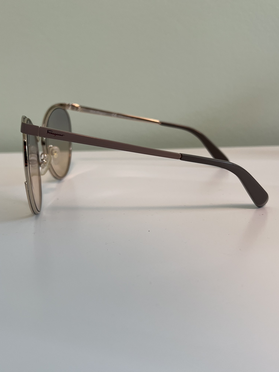 Round Salvatore Ferragamo Sunglasses image indicator(2)